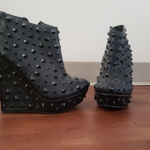 Wedge Spike Shoes